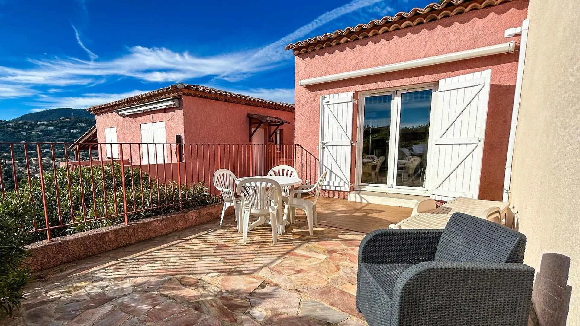 Apartment Vue Mer, Piscine, Terrasse Privee Et Clim Cavalaire-sur-Mer France