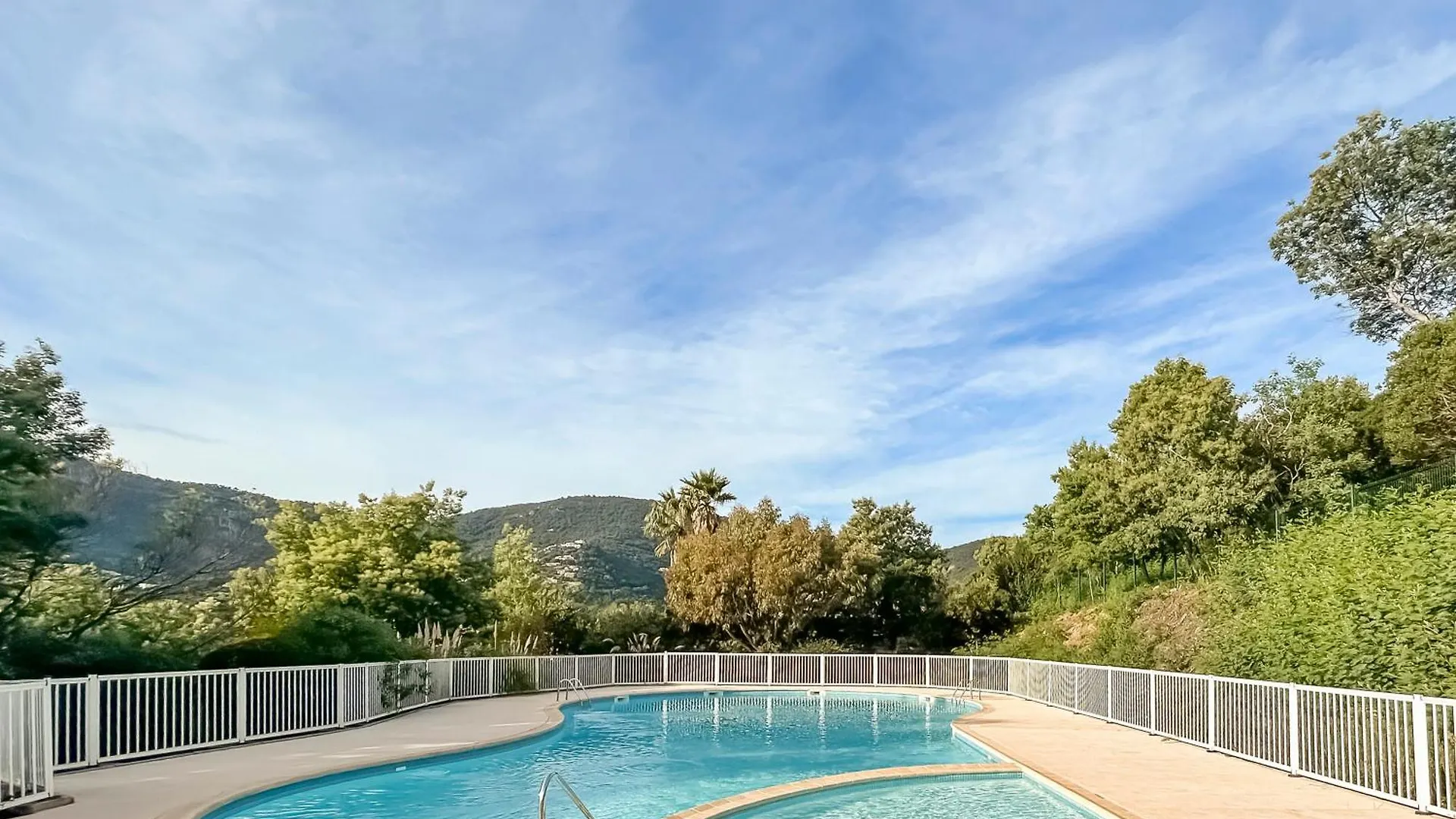Apartment Vue Mer, Piscine, Terrasse Privee Et Clim Cavalaire-sur-Mer